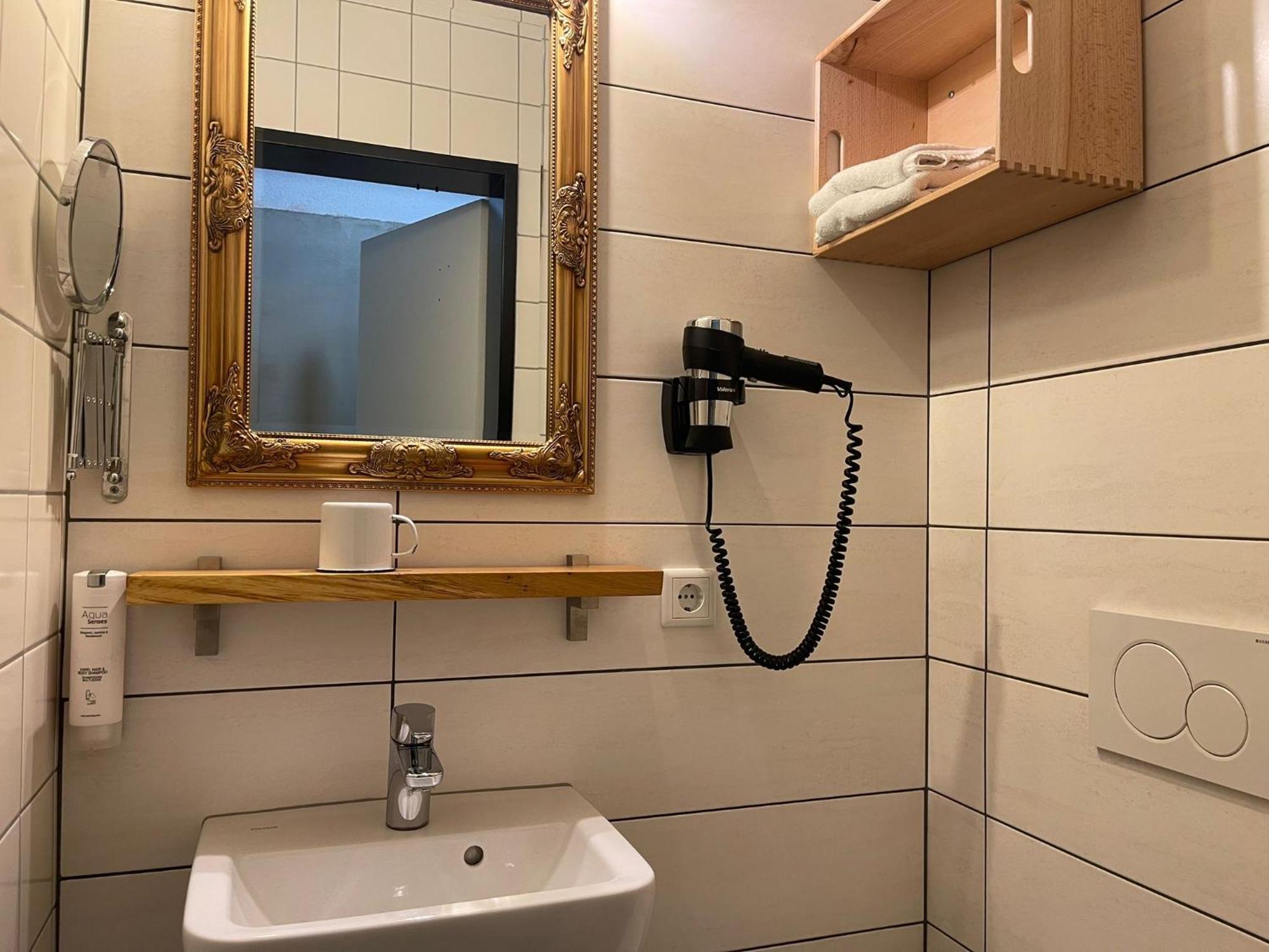 Koby Work&Stay Souterrain Apartment, Wifi&Komfort 허포드 외부 사진